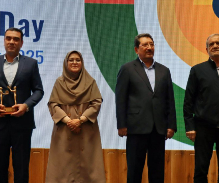 دریافت گواهینامه «واحد نمونه کشوری در کنترل کیفیت» توسط کشت و صنعت تکدانه