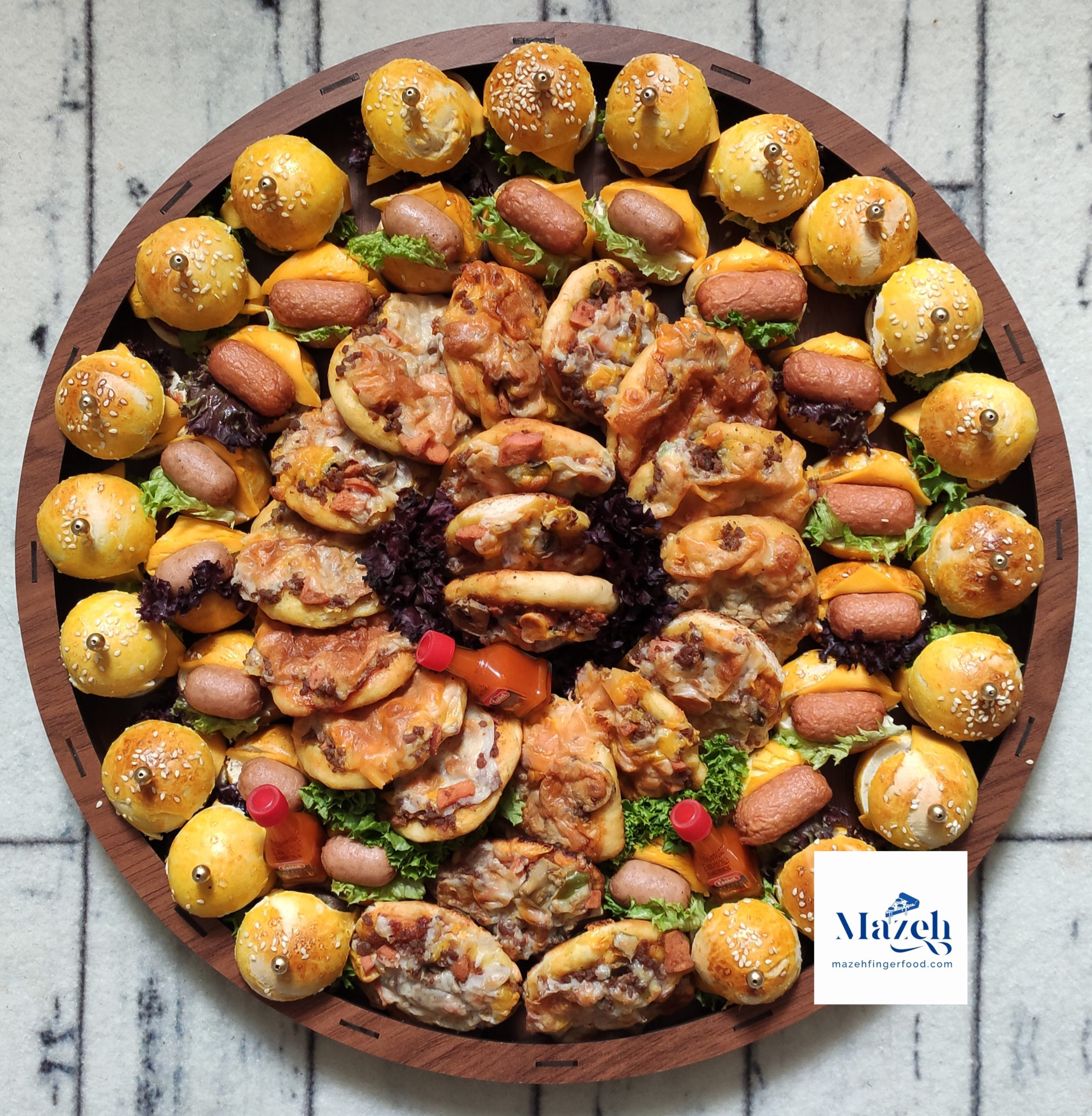 خرید سینی فینگرفود 60 تیکه ای شامل مینی برگر مینی پیتزا مینی هات داگ