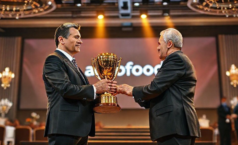 زعفران سحرخیز، برنده نشان عالی «مدیر سال» در دهمین اجلاس سراسری شد